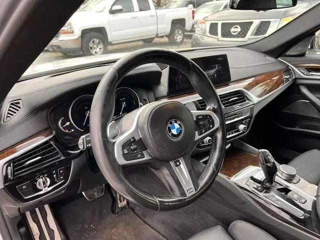 2017 BMW 5 Series 540i xDrive - 21762354 - 3