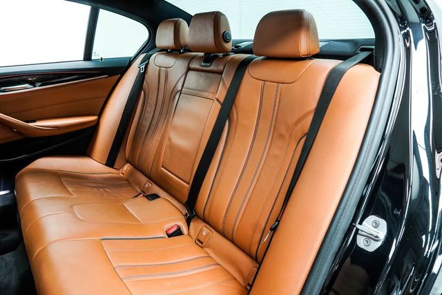 2017 BMW 5 Series 540i xDrive - 22992411 - 16