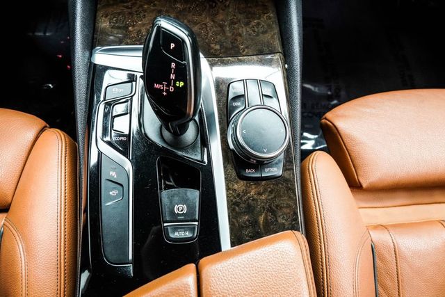 2017 BMW 5 Series 540i xDrive - 22992411 - 23