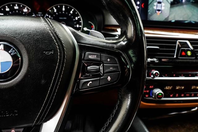 2017 BMW 5 Series 540i xDrive - 22992411 - 35