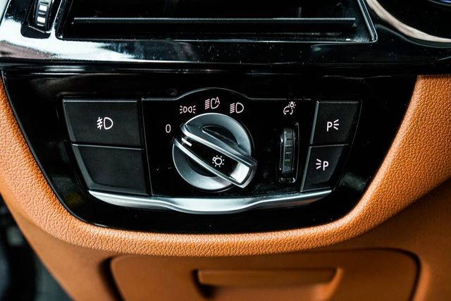 2017 BMW 5 Series 540i xDrive - 22992411 - 39