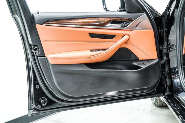 2017 BMW 5 Series 540i xDrive - 22992411 - 40