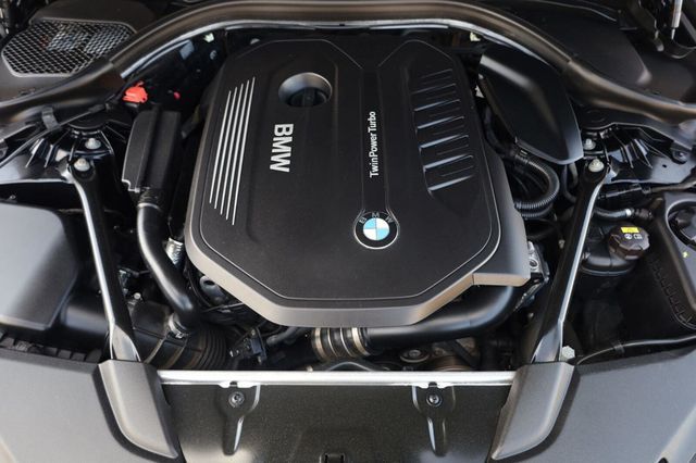 2017 BMW 5 Series 540i xDrive - 23069054 - 11