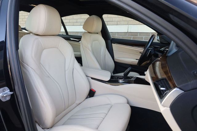 2017 BMW 5 Series 540i xDrive - 23069054 - 28