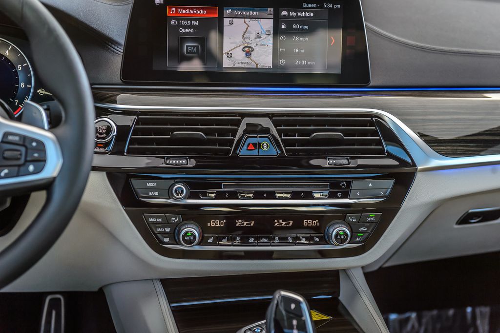 2017 BMW 5 Series 540i xDRIVE - M SPORT - NAV - BACKUP CAM - BLUETOOTH - GORGEOUS - 23007537 - 28