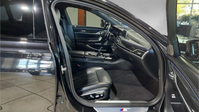 2017 BMW 7 Series 740i - 22983166 - 11