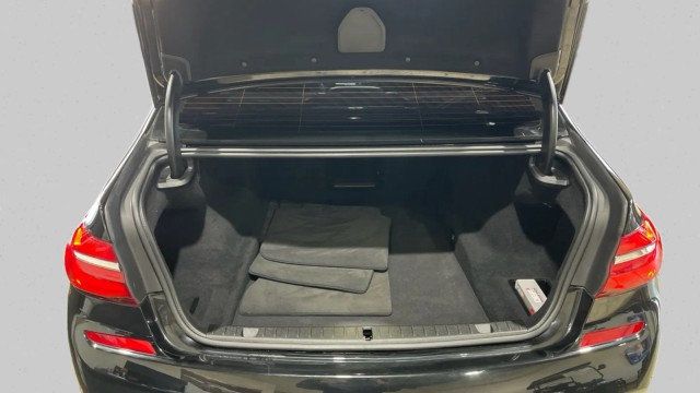 2017 BMW 7 Series 740i - 22983166 - 8