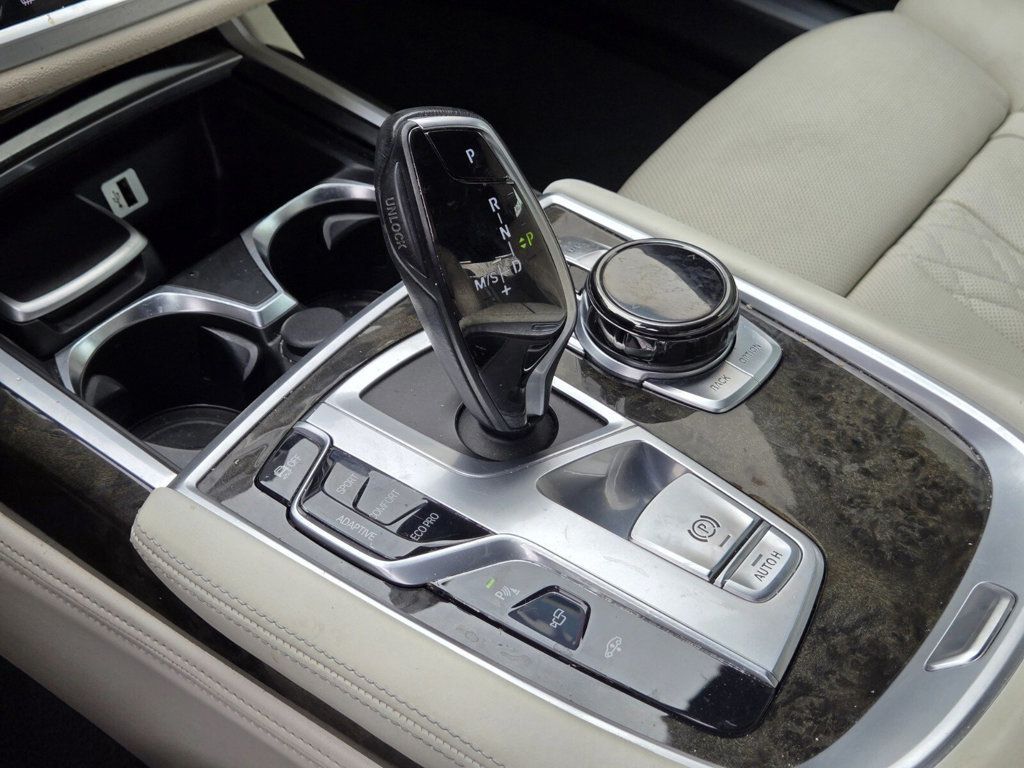 2017 BMW 7 Series 740i - 22923540 - 19