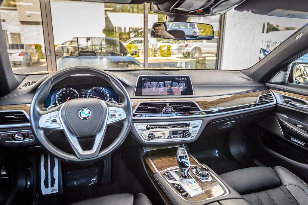 2017 BMW 7 Series 740i M SPORT - NAV - PANO ROOF - CARBON CORE - GORGEOUS - 23007540 - 25