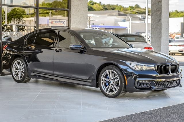 2017 BMW 7 Series 740i M SPORT - NAV - PANO ROOF - CARBON CORE - GORGEOUS - 23007540 - 3