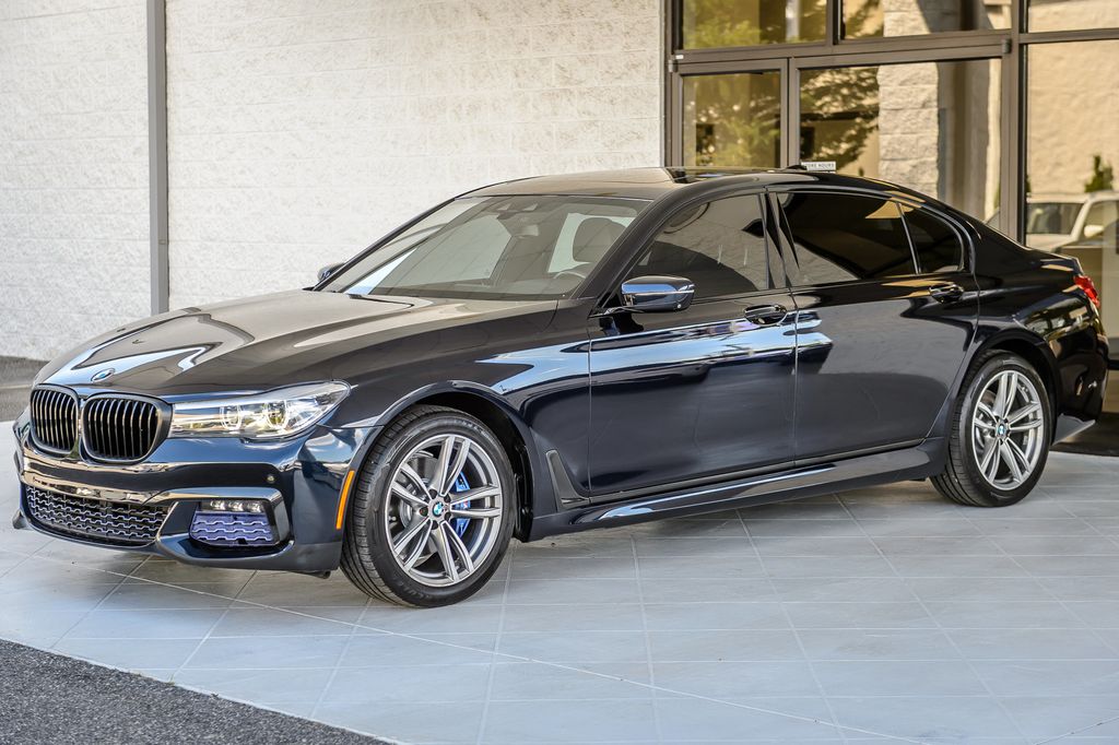 2017 BMW 7 Series 740i M SPORT - NAV - PANO ROOF - CARBON CORE - GORGEOUS - 23007540 - 5