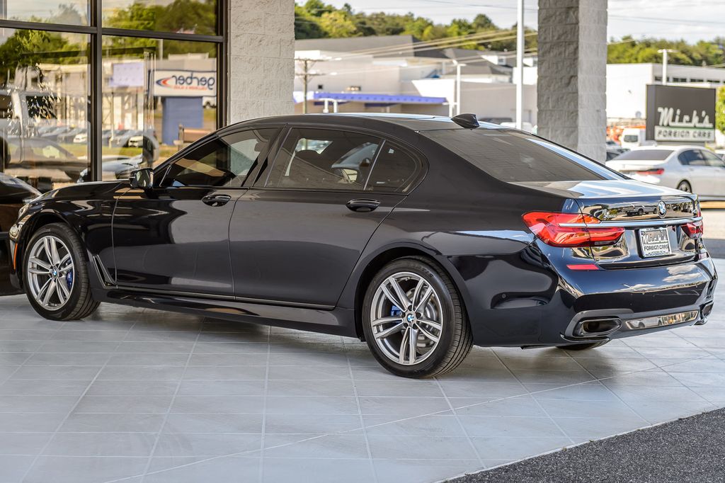 2017 BMW 7 Series 740i M SPORT - NAV - PANO ROOF - CARBON CORE - GORGEOUS - 23007540 - 6
