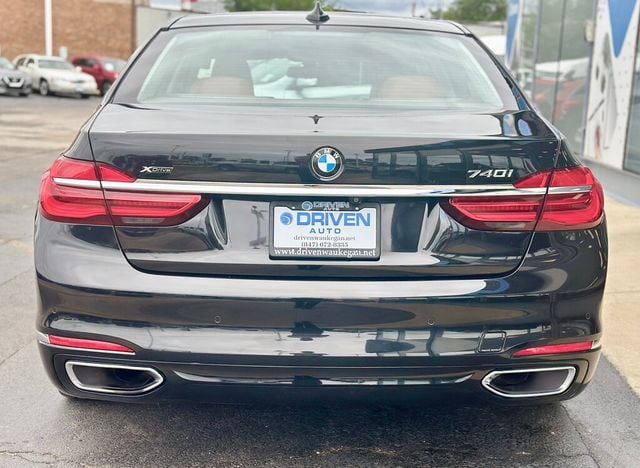 2017 BMW 7 Series 740i xDrive - 22535287 - 3