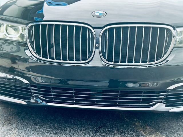 2017 BMW 7 Series 740i xDrive - 22535287 - 7