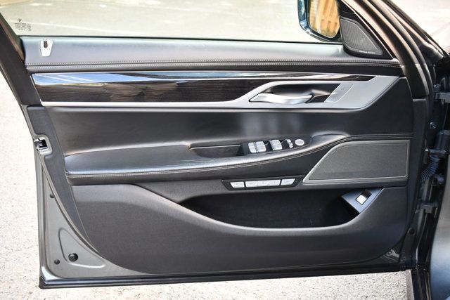 2017 BMW 7 Series 750i xDrive - 22854199 - 19