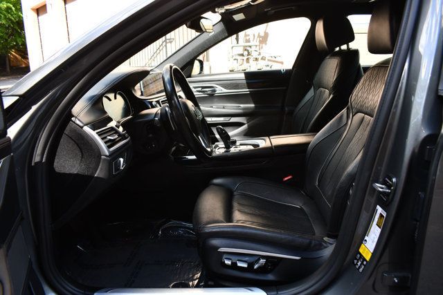 2017 BMW 7 Series 750i xDrive - 22854199 - 26