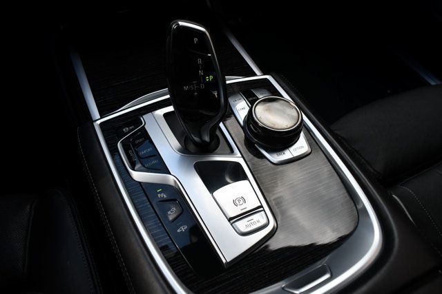 2017 BMW 7 Series 750i xDrive - 22854199 - 40