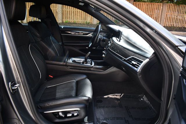 2017 BMW 7 Series 750i xDrive - 22854199 - 44