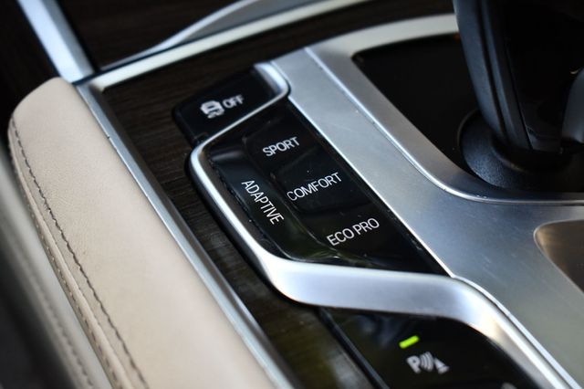2017 BMW 7 Series 750i xDrive - 22870738 - 31