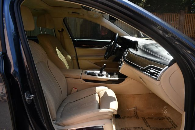 2017 BMW 7 Series 750i xDrive - 22870738 - 34