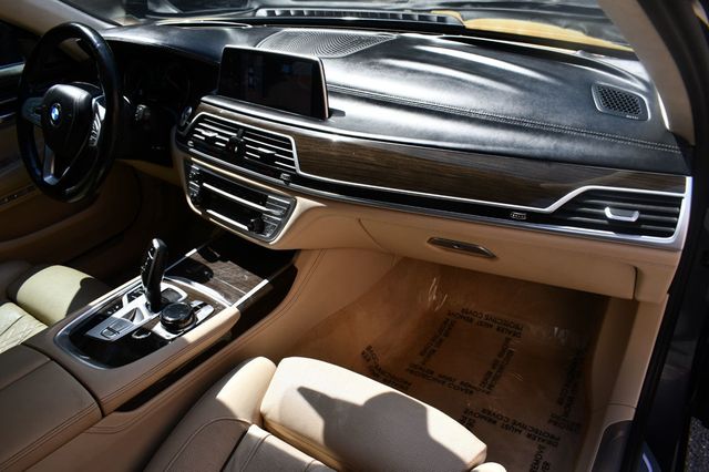 2017 BMW 7 Series 750i xDrive - 22870738 - 35