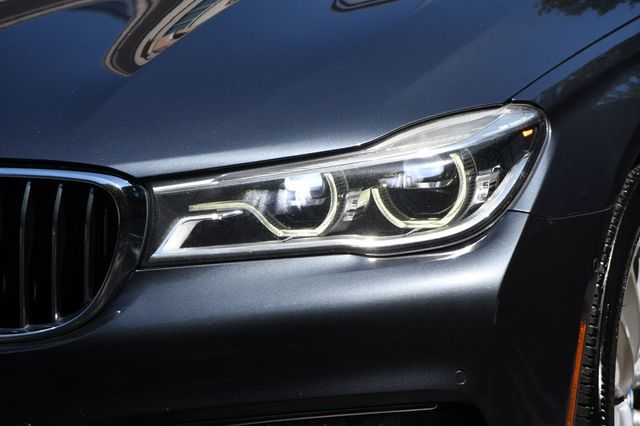 2017 BMW 7 Series 750i xDrive - 22870738 - 3