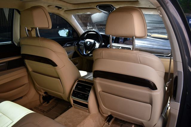 2017 BMW 7 Series 750i xDrive - 22870738 - 39