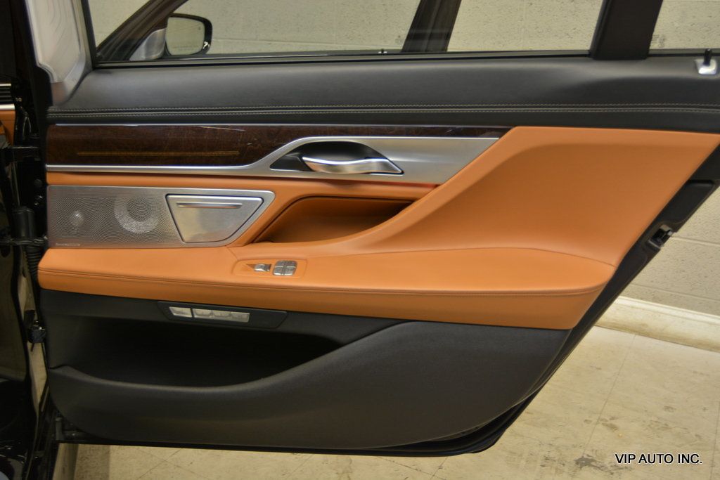 2017 BMW 7 Series M760i xDrive - 22940991 - 9