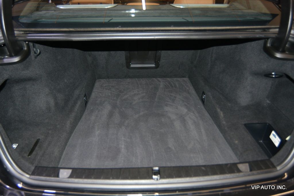 2017 BMW 7 Series M760i xDrive - 22940991 - 32