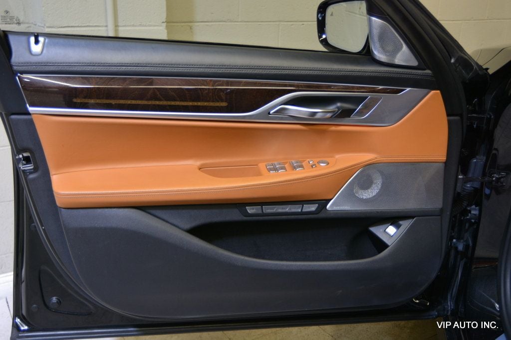 2017 BMW 7 Series M760i xDrive - 22940991 - 6