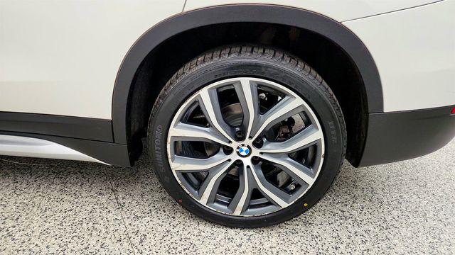 2017 BMW X1 sDrive28i SAV w/ w/ Technology Package & 19'' Wheels - 23026778 - 8
