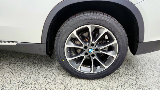 2017 BMW X5 xDrive35i SAV w/ Premium Pkg, Cold Weather Pkg & 3rd Row Seating - 23032573 - 8
