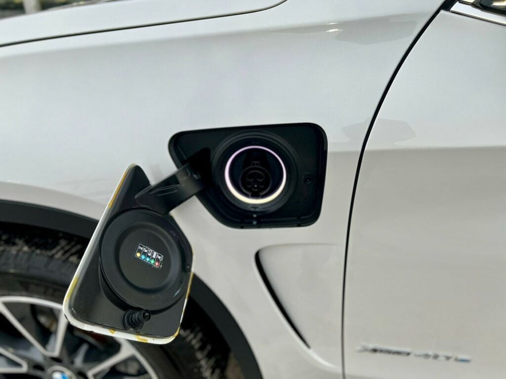 2017 BMW X5 xDrive40e iPerformance Sports Activity Vehicle - 22970092 - 9