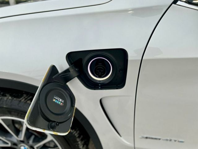 2017 BMW X5 xDrive40e iPerformance Sports Activity Vehicle - 22970092 - 9