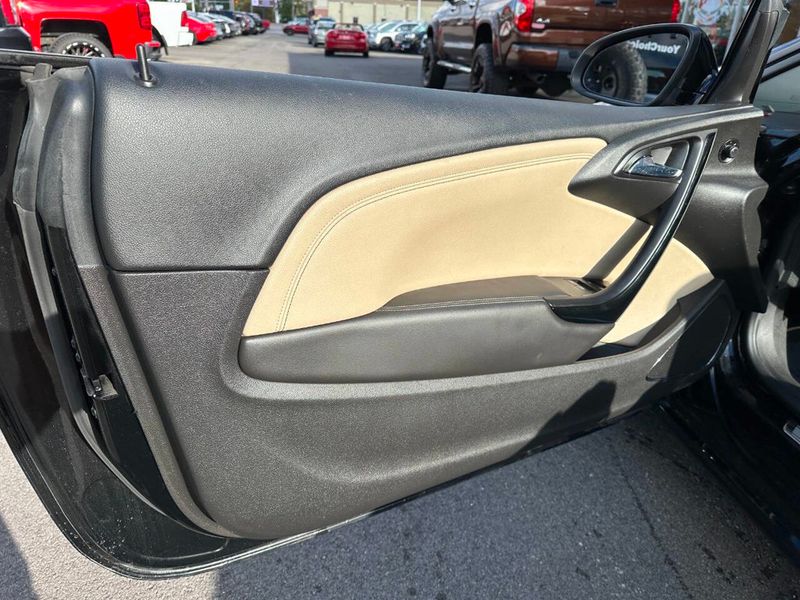 2017 Buick Cascada 2dr Convertible Premium - 22928589 - 19