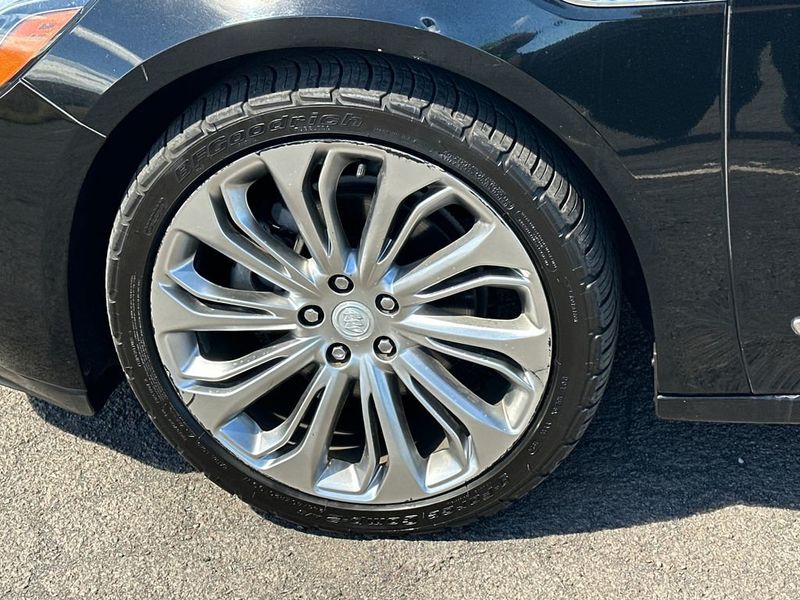 2017 Buick LaCrosse 4dr Sedan Essence FWD - 23053465 - 11