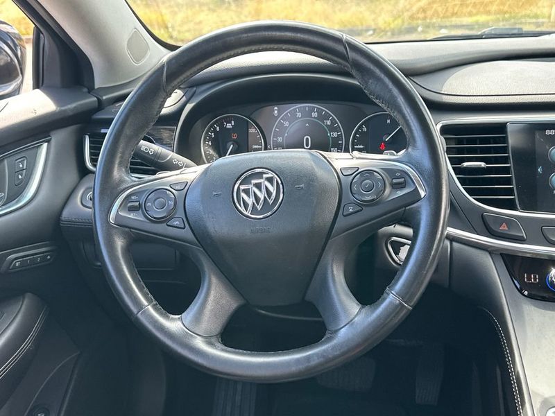 2017 Buick LaCrosse 4dr Sedan Essence FWD - 23053465 - 17
