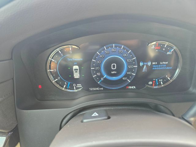 2017 Cadillac Escalade 2WD 4dr Luxury - 22984420 - 7