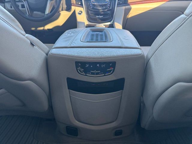 2017 Cadillac Escalade 2WD 4dr Luxury - 22952392 - 18