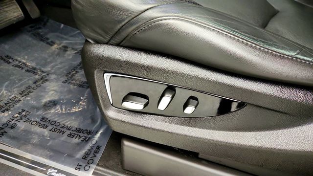 2017 Cadillac Escalade 4dr Premium Luxury w/ Power Retractable Running Boards - 23003953 - 11