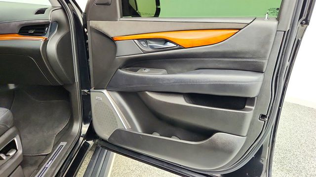 2017 Cadillac Escalade 4dr Premium Luxury w/ Power Retractable Running Boards - 23003953 - 28