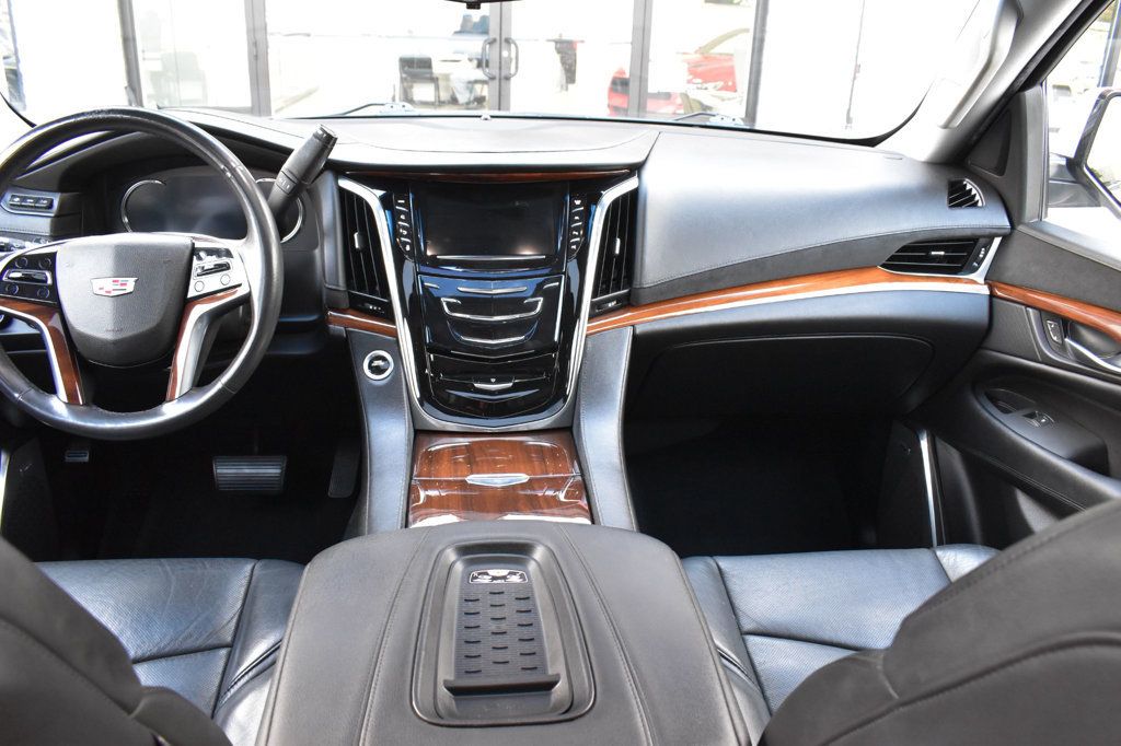 2017 Cadillac Escalade 4WD 4dr Luxury - 22919802 - 31