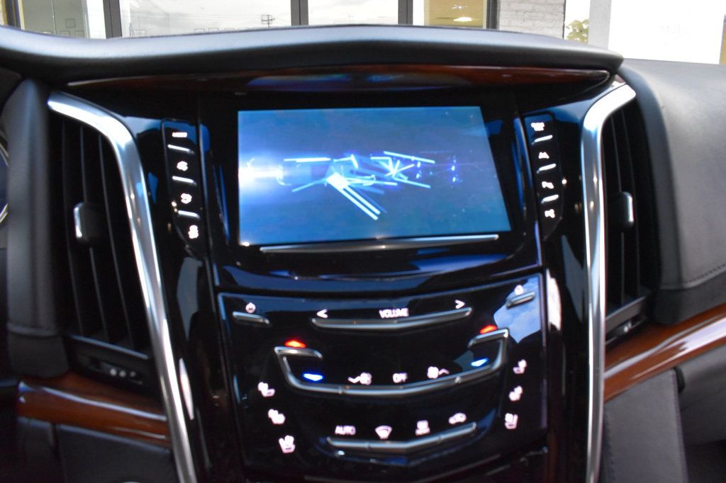 2017 Cadillac Escalade 4WD 4dr Luxury - 22919802 - 32