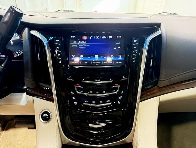 2017 Cadillac Escalade 4WD 4dr Luxury - 22934461 - 16