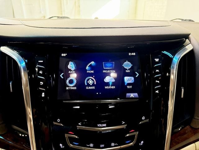 2017 Cadillac Escalade 4WD 4dr Luxury - 22934461 - 18