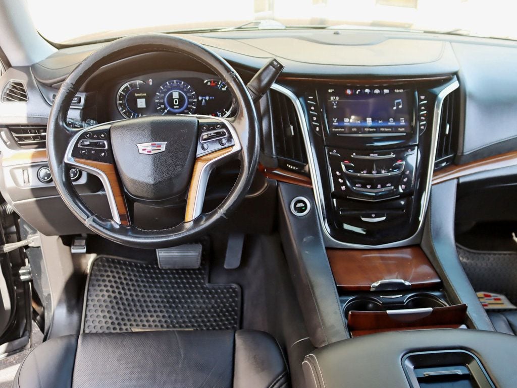 2017 Cadillac Escalade 4WD 4dr Luxury - 23005804 - 10
