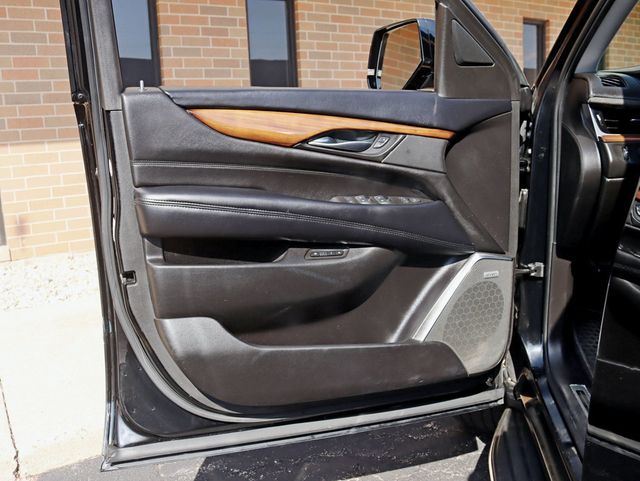 2017 Cadillac Escalade 4WD 4dr Luxury - 23005804 - 29