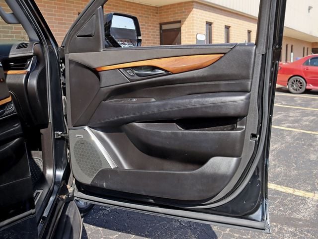 2017 Cadillac Escalade 4WD 4dr Luxury - 23005804 - 30