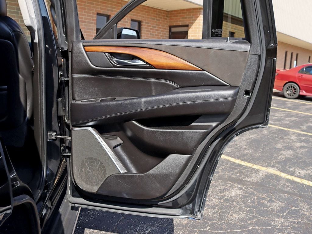 2017 Cadillac Escalade 4WD 4dr Luxury - 23005804 - 32