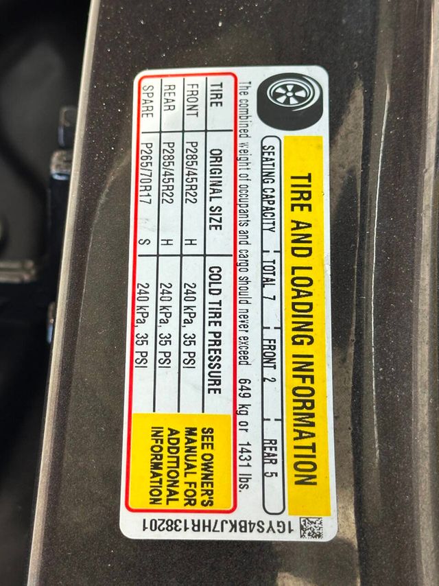 2017 Cadillac Escalade 4WD 4dr Luxury - 22875056 - 16